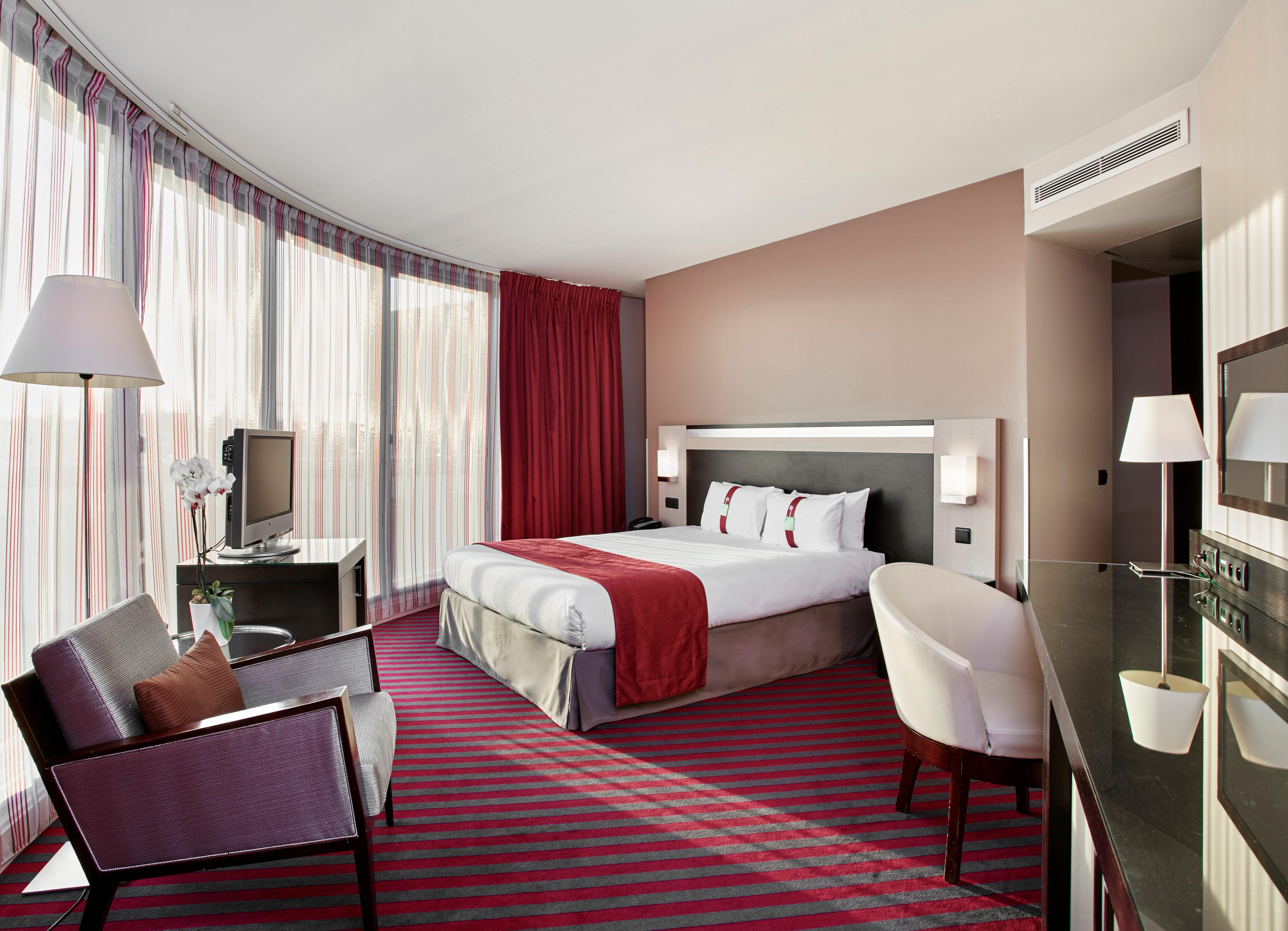Holiday Inn Paris - Porte De Clichy, an IHG hotel Buitenkant foto