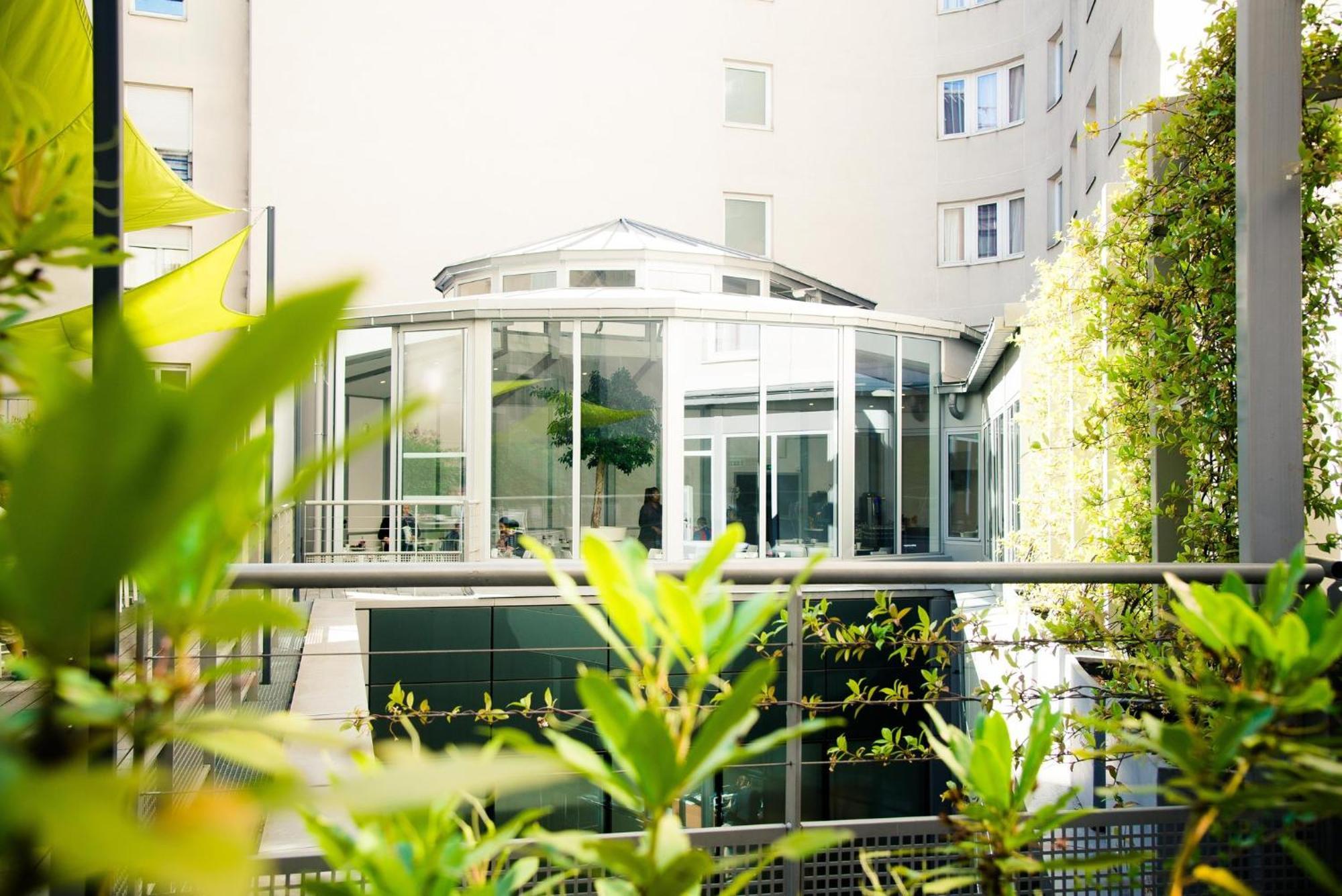 Holiday Inn Paris - Porte De Clichy, an IHG hotel Buitenkant foto
